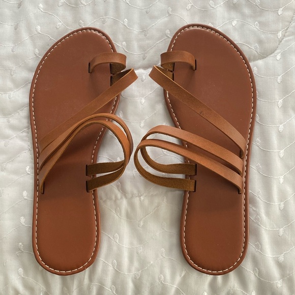 Simple flat sandals in medium brown - Picture 1 of 3
